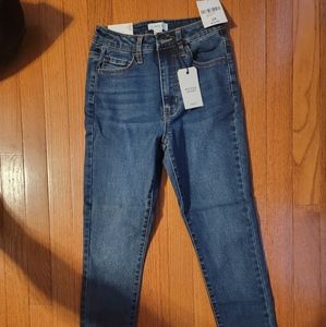 Skinny jeans dark wash bnwt